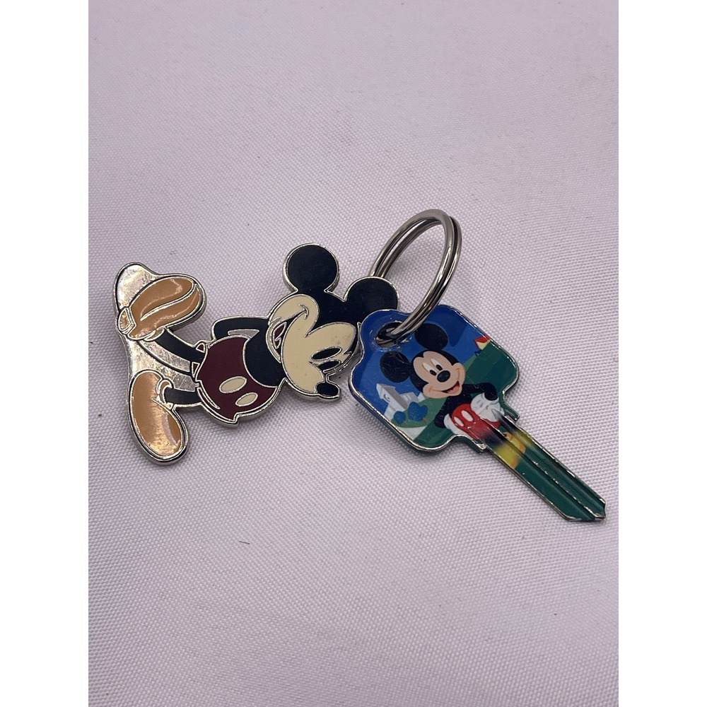 Vintage Walt Disney's Mickey Mouse 2006‎ With Mickey Key Keychain Key Ring